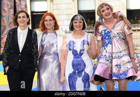 Invité, Florence Perry, Philippa Perry et Grayson Perry participant à la Royal Academy of Arts Summer Exhibition Party, qui s'est tenue à Burlington House à Londres. Le crédit photo devrait se lire comme suit : Doug Peters/EMPICS Banque D'Images