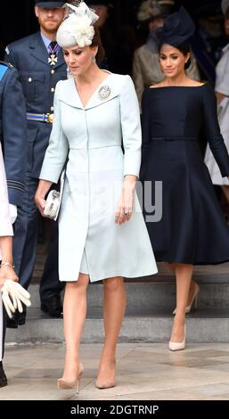 Catherine, duchesse de Cambridge (à gauche) et Meghan, duchesse de Sussex pendant le centenaire de la RAF à Westminster Abbey, Londres. Le crédit photo devrait se lire comme suit : Doug Peters/EMPICS Banque D'Images