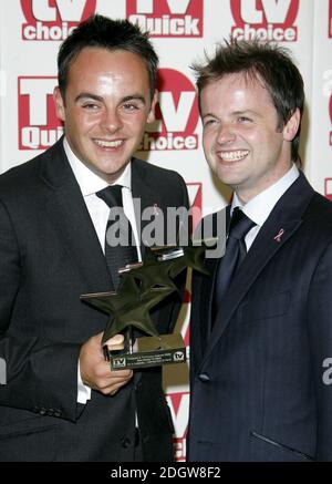 ANT et Dec dans la salle de presse du prix TV Quick and TV Choice Award 2006, Dorchester Hotel, Londres. Banque D'Images