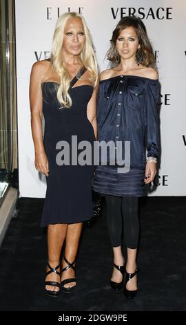 Donatella Versace et Allegra Versace arrivent à une fête pour le lancement du numéro du 21e anniversaire d'elle Magazine Guest édité par Donatella Versace, le magasin Versace, Sloane St, Londres. Banque D'Images