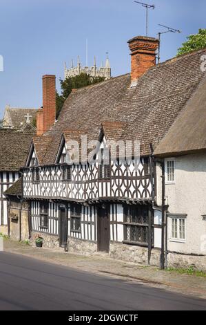 Vieux cottages à colombages dans le village de Potterne près de Devizes dans le Wiltshire Angleterre Royaume-Uni Banque D'Images