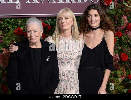 Vanessa Redgrave, Joely Richardson et Daisy Bevan (à gauche et à droite) assistent aux Prix du Théâtre Standard du soir 2018 au Theatre Royal, Drury Lane à Covent Garden, Londres. Restrictions : usage éditorial uniquement. Le crédit photo devrait se lire comme suit : Doug Peters/EMPICS Banque D'Images