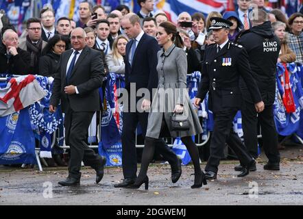 Le duc et la duchesse de Cambridge visitent la puissance du roi Pour rendre hommage à ceux qui ont perdu la vie Dans l'accident d'hélicoptère de Leicester City, y compris le président de Leicester City Vichai Srivaddhanaprabha Banque D'Images