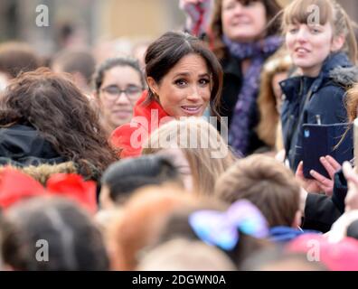 La duchesse de Sussex rencontre des membres du public à l'extérieur de l'hôtel de ville de Birkenhead, Birkenhead, Merseyside. Crédit photo devrait lire: Doug Peters/EMPICS Banque D'Images