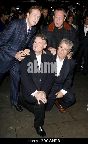 Monty Python Cast arrivant à l'ouverture nocturne du spectacle Spamalot, le Palace Theatre, Londres. Banque D'Images