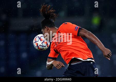 Rome, Italie. 8 décembre 2020. Simon Deli du Club Brugge va pour un en-tête pendant la Ligue des champions de l'UEFA, le groupe F de football match entre SS Lazio et le Club Brugge KV le 8 décembre 2020 au Stadio Olimpico à Rome, Italie - photo Federico Proietti / DPPI / LM crédit: Paola Benini / Alay Live News Banque D'Images