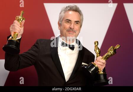 Alfonso Cuaron, lauréat du prix du meilleur réalisateur, du prix du meilleur film étranger et du prix de la meilleure cinématographie pour 'Roma' lors de la 91e cérémonie annuelle des Oscars remise par l'Académie des arts cinématographiques et des sciences. (Hollywood, CA, États-Unis) Banque D'Images