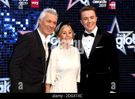 Martin Kemp (à gauche), Shirlie Kemp (au centre) et Roman Kemp assistent aux Global Awards 2019 avec Very.co.uk qui se tiennent à l'Eventim Apollo Hammersmith de Londres. Crédit photo devrait se lire: Doug Peters/EMPICS Banque D'Images