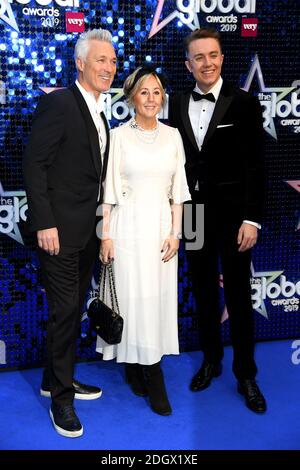 Martin Kemp (à gauche), Shirlie Kemp (au centre) et Roman Kemp assistent aux Global Awards 2019 avec Very.co.uk qui se tiennent à l'Eventim Apollo Hammersmith de Londres. Crédit photo devrait se lire: Doug Peters/EMPICS Banque D'Images