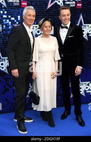 Martin Kemp (à gauche), Shirlie Kemp (au centre) et Roman Kemp assistent aux Global Awards 2019 avec Very.co.uk qui se tiennent à l'Eventim Apollo Hammersmith de Londres. Crédit photo devrait se lire: Doug Peters/EMPICS Banque D'Images