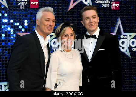 Martin Kemp (à gauche), Shirlie Kemp (au centre) et Roman Kemp assistent aux Global Awards 2019 avec Very.co.uk qui se tiennent à l'Eventim Apollo Hammersmith de Londres. Crédit photo devrait se lire: Doug Peters/EMPICS Banque D'Images