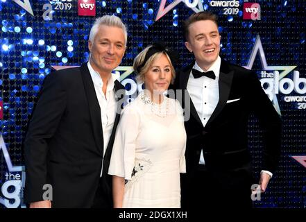 Martin Kemp (à gauche), Shirlie Kemp (au centre) et Roman Kemp assistent aux Global Awards 2019 avec Very.co.uk qui se tiennent à l'Eventim Apollo Hammersmith de Londres. Crédit photo devrait se lire: Doug Peters/EMPICS Banque D'Images