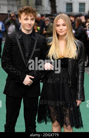 Ty Tennant et Lola Thatcher assistent à la première britannique de Tolkien qui s'est tenue à Curzon Mayfair, Londres. Crédit photo devrait lire: Doug Peters/EMPICS Banque D'Images