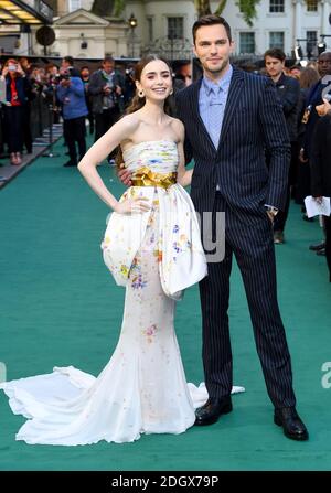 Lily Collins et Nicholas Hoult assistent à la première britannique de Tolkien qui s'est tenue à Curzon Mayfair, Londres. Crédit photo devrait lire: Doug Peters/EMPICS Banque D'Images