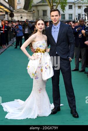 Lily Collins et Nicholas Hoult assistent à la première britannique de Tolkien qui s'est tenue à Curzon Mayfair, Londres. Crédit photo devrait lire: Doug Peters/EMPICS Banque D'Images