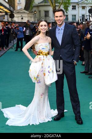 Lily Collins et Nicholas Hoult assistent à la première britannique de Tolkien qui s'est tenue à Curzon Mayfair, Londres. Crédit photo devrait lire: Doug Peters/EMPICS Banque D'Images