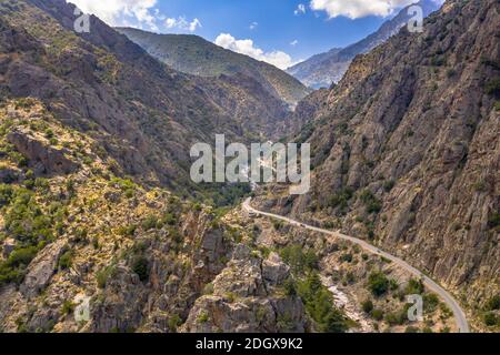 Vue aérienne des gorges de l'Asco en haute Corse sur l'île corse, France Banque D'Images