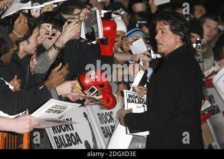 Sylvester Stallone arrive pour la première britannique de Rocky Balboa au vue Leicester Square, dans le centre de Londres, le 16 janvier 2007. Banque D'Images