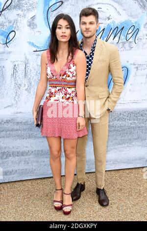 Jim Chapman (à droite) et Sarah Tarleton participant à la Serpentine Summer Party 2019, qui s'est tenue au pavillon des galeries Serpentine, à Kensington Gardens, Londres. Le crédit photo devrait se lire comme suit : Doug Peters/EMPICS Banque D'Images