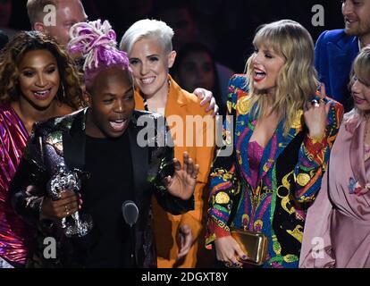 Taylor Swift et Todrick Hall remportent Video for Good aux MTV Video Music Awards 2019, qui se tiennent au Prudential Center de Newark, NJ. Crédit photo à lire : Doug Peters/EMPICS Banque D'Images