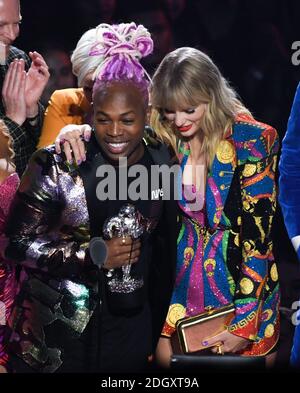 Taylor Swift et Todrick Hall remportent Video for Good aux MTV Video Music Awards 2019, qui se tiennent au Prudential Center de Newark, NJ. Crédit photo à lire : Doug Peters/EMPICS Banque D'Images