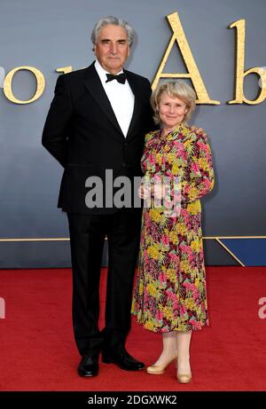 Jim carter et Imelda Staunton assistent à la première mondiale de Downton Abbey, qui s'est tenue au Cineworld Leicester Square, Londres. Banque D'Images