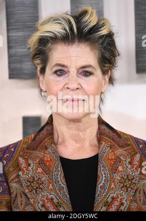 Linda Hamilton arrive pour le Terminator : un photocall au destin sombre qui se tient à l'hôtel Mandarin Oriental, Londres. Le crédit photo devrait se lire comme suit : Doug Peters/EMPICS Banque D'Images