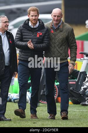 Le duc de Sussex participe à un événement Terrence Higgins Trust avec l'ancien capitaine de rugby du pays de Galles Gareth Thomas, en prévision de la semaine nationale de dépistage du VIH au Twickenham Stoop, stade du club de rugby de Premiership Harlequins. Le crédit photo devrait se lire comme suit : Doug Peters/EMPICS Banque D'Images