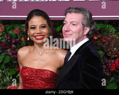 Lady Emma Weymouth et Ceawlin Thynn, Viscount Weymouth, assistent au 65e prix du Théâtre standard de la soirée qui s'est tenu au London Coliseum, Londres. Crédit photo devrait se lire: Doug Peters/EMPICS Banque D'Images