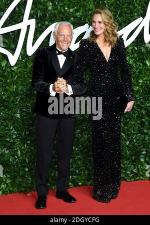 Giorgio Armani et Julia Roberts assistant à la Fashion Awards 2019 au Royal Albert Hall, Kensington Gore, Londres. Banque D'Images