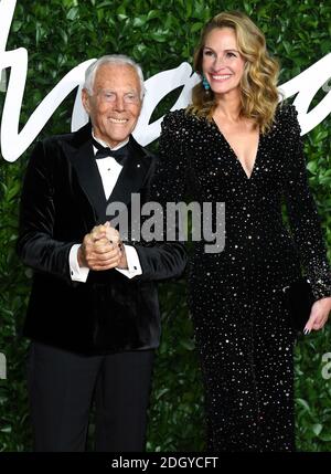 Giorgio Armani et Julia Roberts assistant à la Fashion Awards 2019 au Royal Albert Hall, Kensington Gore, Londres. Banque D'Images