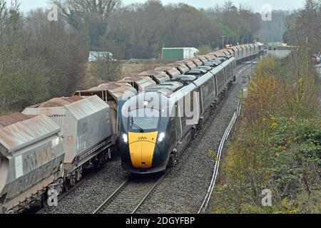GV du village de Kintbury, près de Hungerford, Berkshire - ligne de train, mercredi 2 décembre 2020.