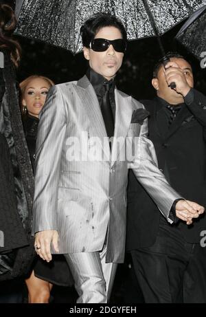 Le prince musicien arrive à la première britannique du Bourne Ultimatum, Odeon Cinema, Leicester Square, Londres. Banque D'Images