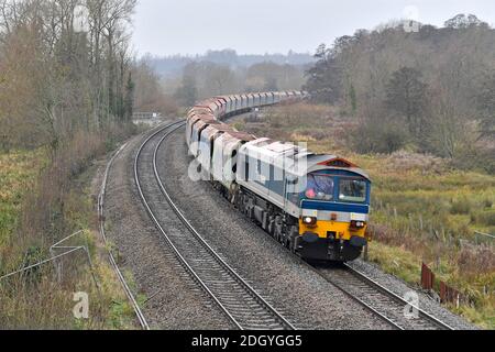 GV du village de Kintbury, près de Hungerford, Berkshire - ligne de train, mercredi 2 décembre 2020.