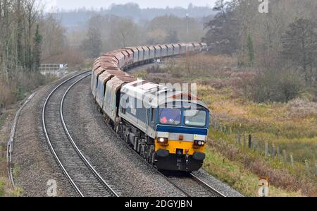 GV du village de Kintbury, près de Hungerford, Berkshire - ligne de train, mercredi 2 décembre 2020.