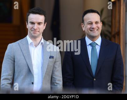 Leo Varadkar, Taoiseach d'Irlande, et son associé Matt Barrett aux bâtiments gouvernementaux de Dublin, au cours de leur visite de trois jours en République d'Irlande. Le crédit photo devrait se lire comme suit : Doug Peters/EMPICS Banque D'Images
