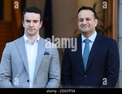 Leo Varadkar, Taoiseach d'Irlande, et son associé Matt Barrett aux bâtiments gouvernementaux de Dublin, au cours de leur visite de trois jours en République d'Irlande. Le crédit photo devrait se lire comme suit : Doug Peters/EMPICS Banque D'Images