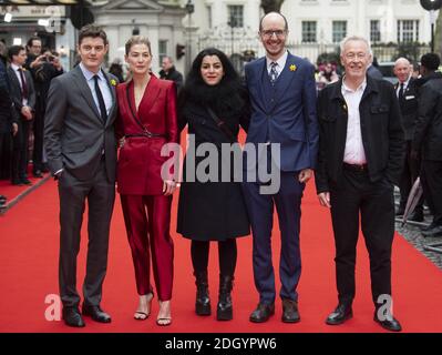 Sam Riley, Rosamund Pike, Marjane Satrapi, Jack Thorne et Paul Webster assistent à la première de RADIOACTIF au Royaume-Uni à Curzon Mayfair, Londres. Crédit photo devrait se lire: Doug Peters/EMPICS Banque D'Images