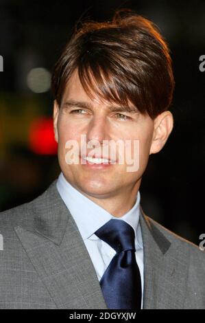 Tom Cruise arrive pour la première mondiale des Lions de Lambs lors du 51e Festival du film de Londres BFI à l'Odeon Leicester Square, dans le centre de Londres. Il a fait son tour traditionnel de Leicester Square en signant des autographes pour les fans en attente. Banque D'Images