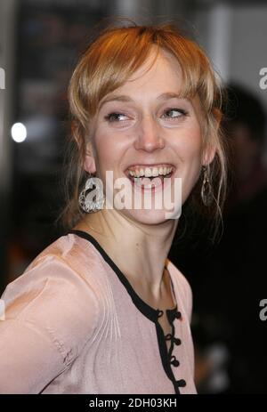 Hattie Morahan arrive pour la première mondiale de la Bank Job, à l'Odeon West End de Leicester Square, dans le centre de Londres. Banque D'Images
