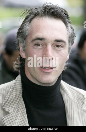 Greg Wise participant aux Prix TRIC 2008, qui ont eu lieu à l'hôtel Grosvenor à Londres. Banque D'Images