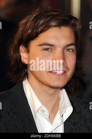 Emile Hirsch arrive pour la première britannique de Speed Racer à l'Empire Leicester Square dans le centre de Londres. Banque D'Images