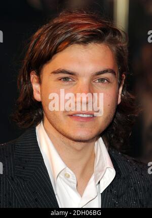 Emile Hirsch arrive pour la première britannique de Speed Racer à l'Empire Leicester Square dans le centre de Londres. Banque D'Images