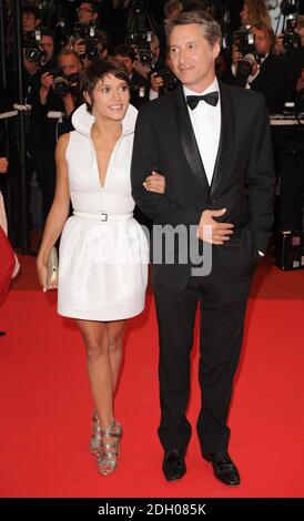 Antoine de Caunes et Emma de Caunes arrivent pour la première de Changeling au Palais des Festivals de Cannes, France. Banque D'Images