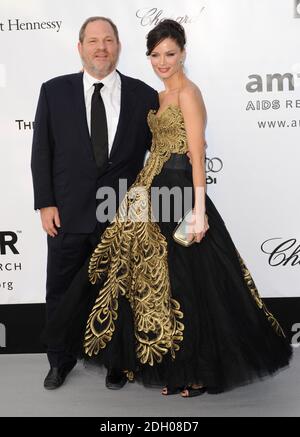 Harvey Weinstein et Georgina Chapman arrivent pour le dîner de gala et la vente aux enchères de l'amfAR au restaurant le Moulin de Mougins en dehors de Cannes pendant le 61e Festival de Cannes. Banque D'Images