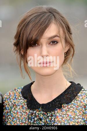 Keira Knightley participe à la séance photo The Edge of Love au Western défenses, au château d'Édimbourg, lors du Festival international du film d'Édimbourg. Banque D'Images