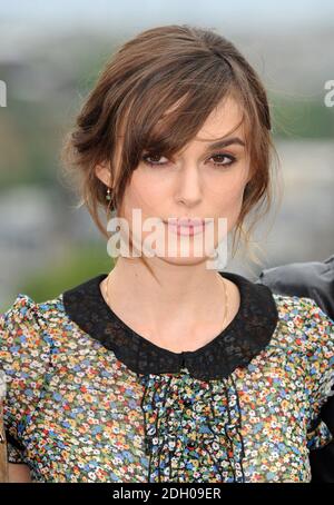 Keira Knightley participe à la séance photo The Edge of Love au Western défenses, au château d'Édimbourg, lors du Festival international du film d'Édimbourg. Banque D'Images