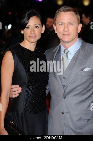 Daniel Craig et Satsuki Mitchell arrivent pour la première européenne de Defiance à l'Odeon Leicester Square. Banque D'Images