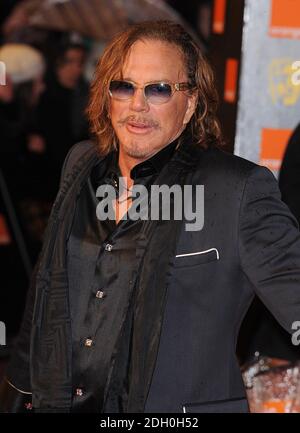 Mickey Rourke arrive pour les British Academy film Awards 2009 à l'Opéra Royal de Covent Garden, dans le centre de Londres. Banque D'Images