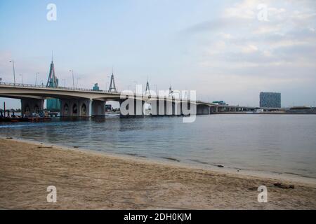 Vue sur un pont connu sous le nom de Business Bay Bridge à Dubaï, Émirats arabes Unis Banque D'Images